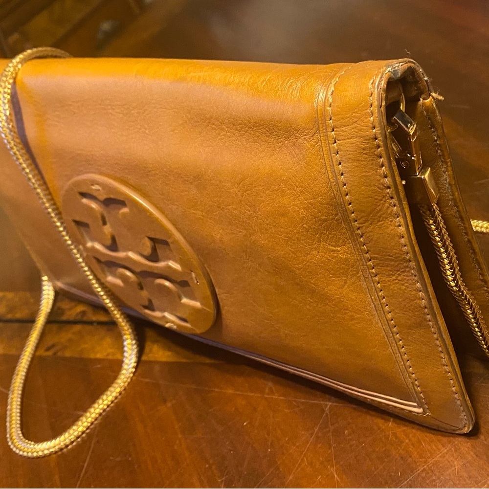 Tory Burch Tan Leather Crossbody Clutch with Gold Chain - Picture 10 of 11